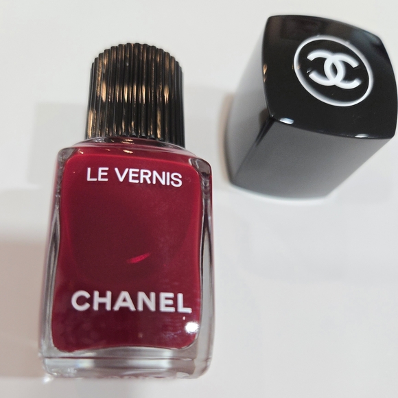 CHANEL MAKEUP BUNDLE:922 PASSION PINK Lip Balm+153 POMPIER  Nail Polish New - Picture 7 of 12